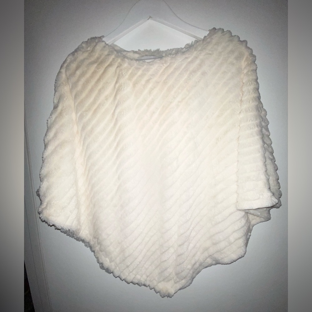 Black Rivet Faux Fur Ivory White Poncho Shawl Shrug Vest Coat Outerwear S/M